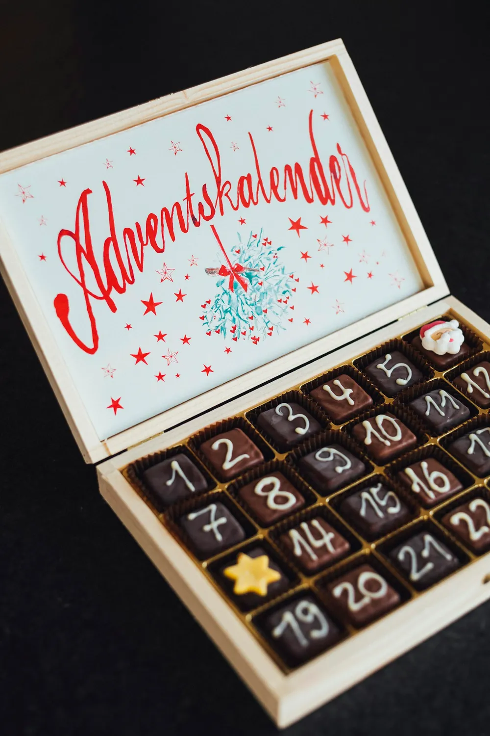 Photo of a similar item: GODIVA Chocolate Advent Calendar 2026, 24 Pieces