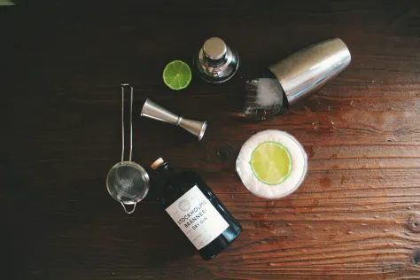 Photo of a similar item: KITESSENSU Cocktail Shaker Set with Stand
