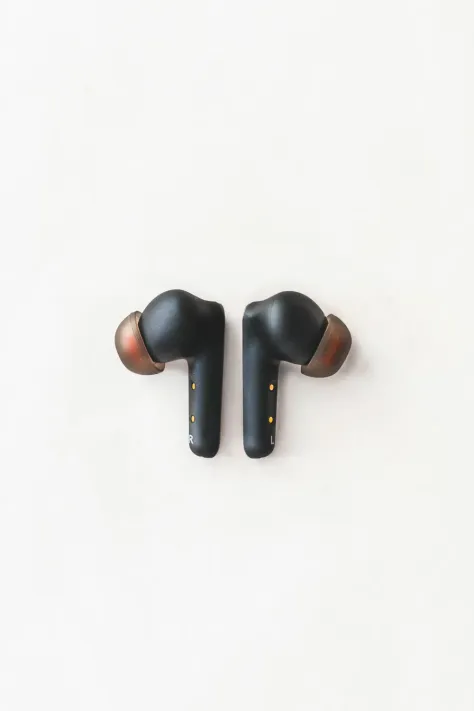 Photo of a similar item: Beats Solo Buds, Matte Black