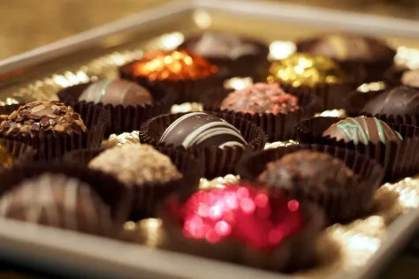 Photo of a similar item: Lindt LINDOR Assorted Chocolate Truffles, 15.2 oz