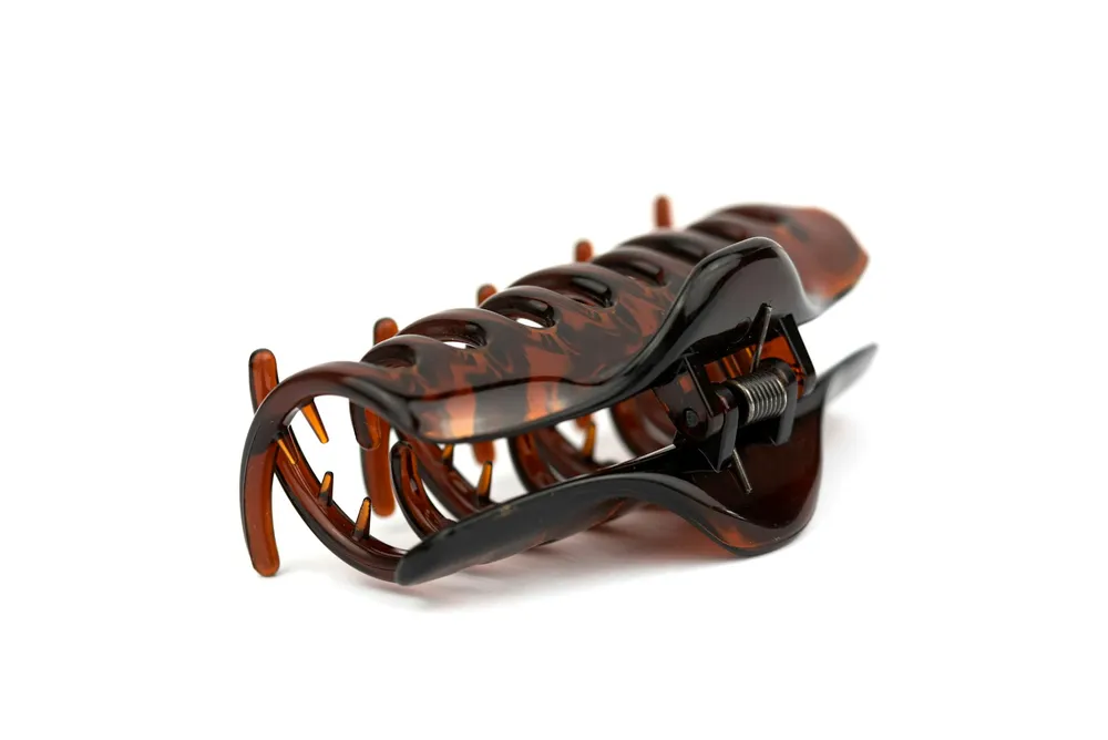 Photo of a similar item: Kitsch Large Claw Clips, 5 in, Black and Tort, 2 Pack