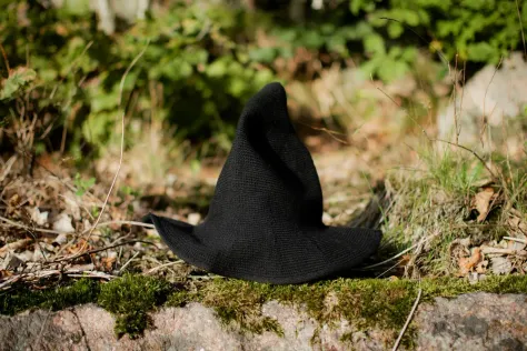 Photo of a similar item: gagift world Felt Witch Hat, 18 in