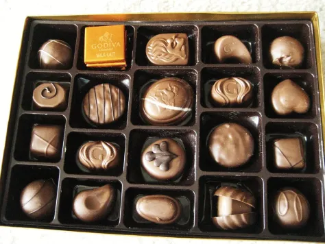 Photo of a similar item: GODIVA Celebration Gold Gift Box, 15 Pieces
