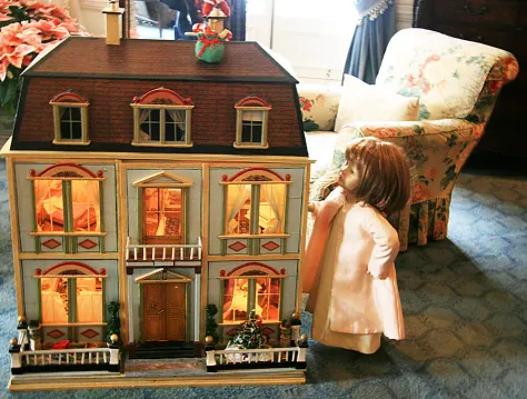 Photo of a similar item: Bluey Family Home and BBQ Playset Bundle