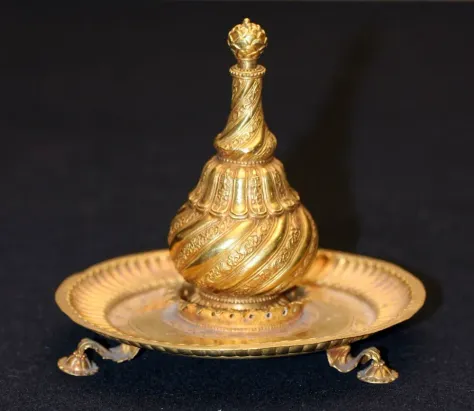 Photo of a similar item: Hipiwe Gold Ornate Mirror Vanity Tray